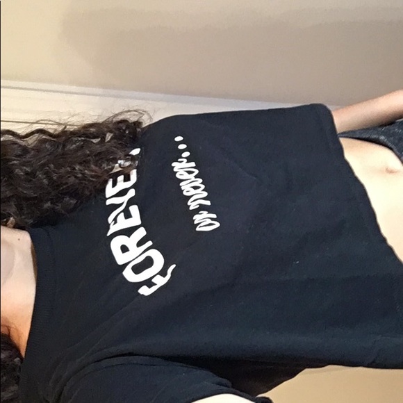 I have too many clothes. - Picture 4 of 4